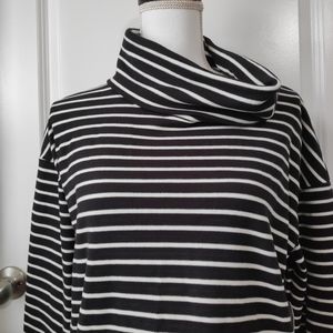 #TimeAndTru M(8-10) Black and White Sweater